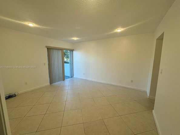 3642 NE 171st St 306, North Miami Beach FL 33160