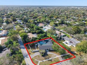 8201 SW 151st St, Palmetto Bay FL 33158