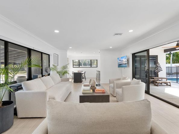 8201 SW 151st St, Palmetto Bay FL 33158