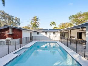 8201 SW 151st St, Palmetto Bay FL 33158