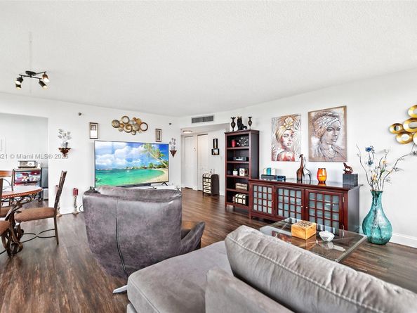 1000 Sain Charles Place 604, Pembroke Pines FL 33026