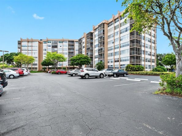 1000 Sain Charles Place 604, Pembroke Pines FL 33026