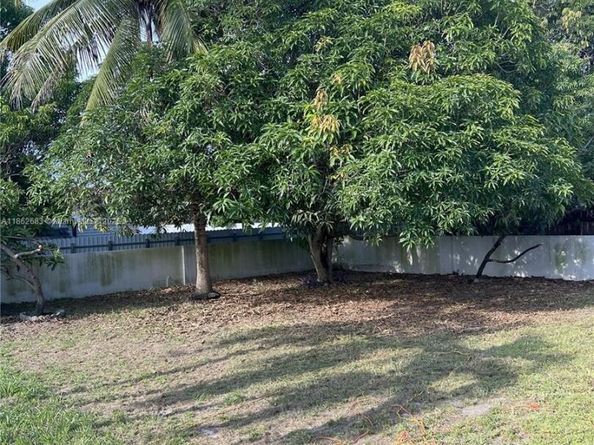275 E 34th St, Hialeah FL 33013