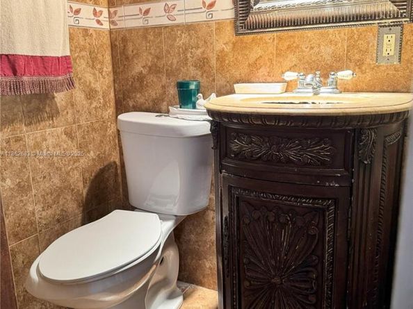 275 E 34th St, Hialeah FL 33013