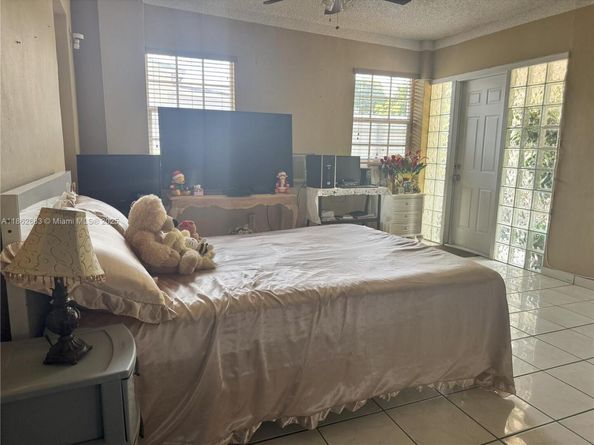 275 E 34th St, Hialeah FL 33013