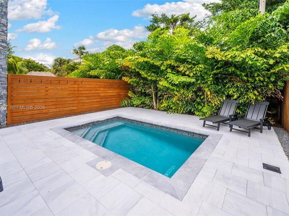 325 SW 16th St A, Fort Lauderdale FL 33315