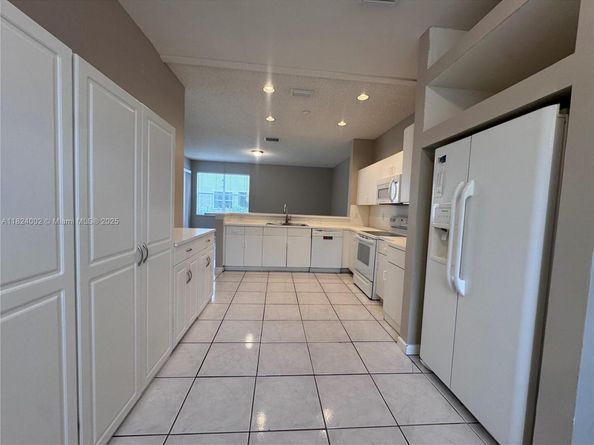 833 Stanton Dr, Weston FL 33326