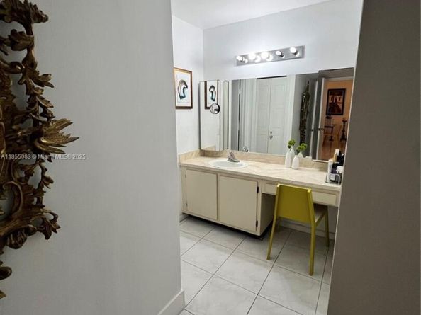 408 Lakeview Dr 102, Weston FL 33326
