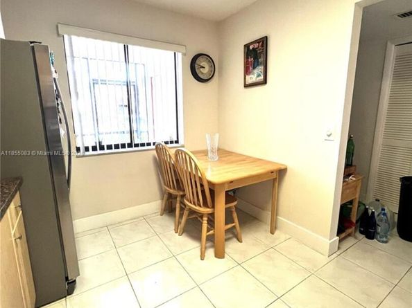 408 Lakeview Dr 102, Weston FL 33326