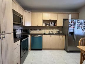 408 Lakeview Dr 102, Weston FL 33326
