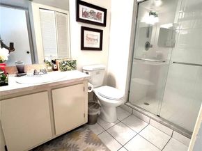 408 Lakeview Dr 102, Weston FL 33326