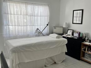 408 Lakeview Dr 102, Weston FL 33326