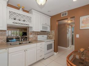 4270 NW 40th St 201, Lauderdale Lakes FL 33319