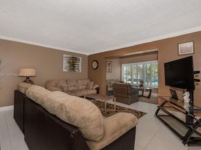 4270 NW 40th St 201, Lauderdale Lakes FL 33319