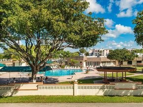 4270 NW 40th St 201, Lauderdale Lakes FL 33319