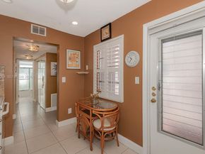 4270 NW 40th St 201, Lauderdale Lakes FL 33319