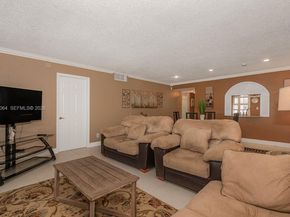 4270 NW 40th St 201, Lauderdale Lakes FL 33319