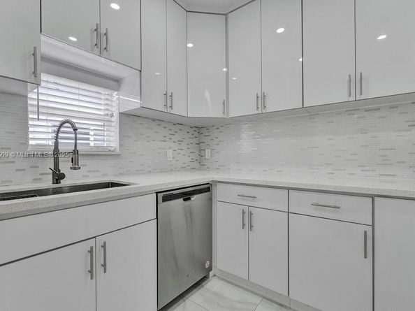 6470 SW 27th St, Miami FL 33155
