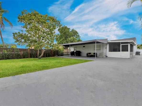 6470 SW 27th St, Miami FL 33155