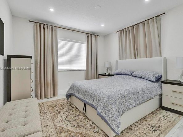 6470 SW 27th St, Miami FL 33155