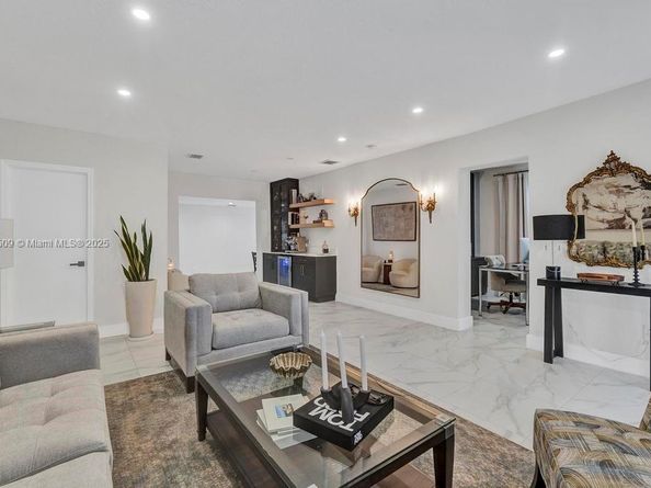 6470 SW 27th St, Miami FL 33155