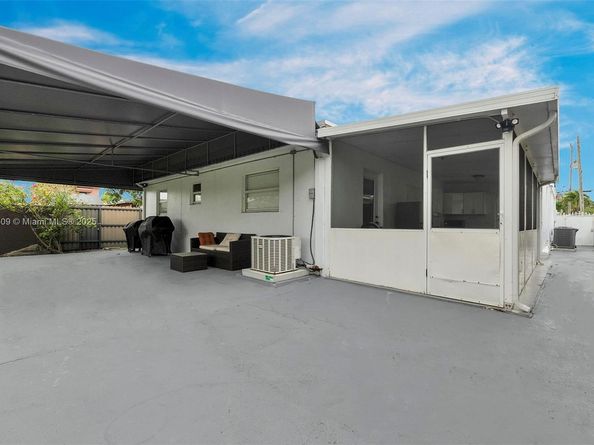 6470 SW 27th St, Miami FL 33155