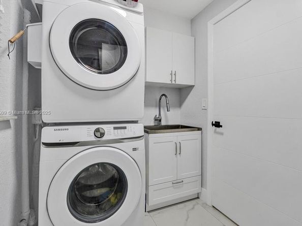 6470 SW 27th St, Miami FL 33155
