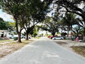 546 E 39th St, Hialeah FL 33013