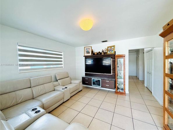 546 E 39th St, Hialeah FL 33013