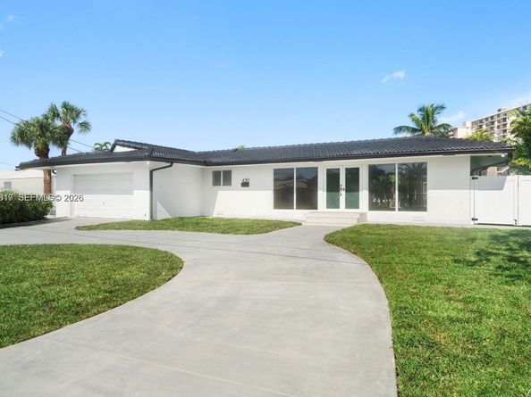 430 Tamarind Dr, Hallandale Beach FL 33009