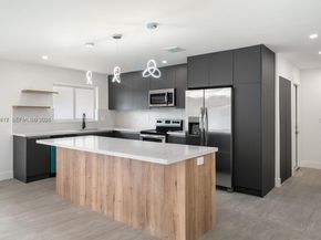 430 Tamarind Dr, Hallandale Beach FL 33009