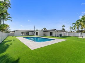 430 Tamarind Dr, Hallandale Beach FL 33009