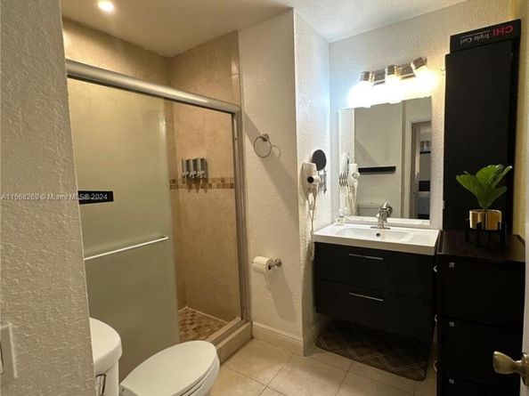 1195 NW 124th Ave 2202, Miami FL 33182