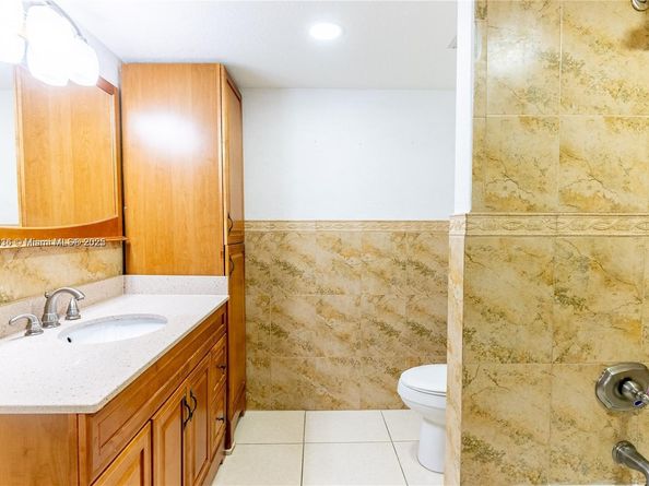 17600 NW 68th Ave B2005, Hialeah FL 33015