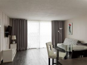 427 Golden Isles Dr 15J, Hallandale Beach FL 33009