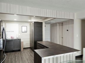 427 Golden Isles Dr 15J, Hallandale Beach FL 33009