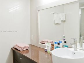 427 Golden Isles Dr 15J, Hallandale Beach FL 33009