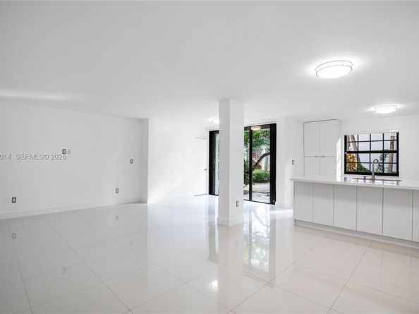 3545 Magellan Cir 3565, Aventura FL 33180