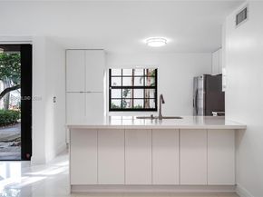 3545 Magellan Cir 3565, Aventura FL 33180