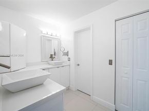 3545 Magellan Cir 3565, Aventura FL 33180