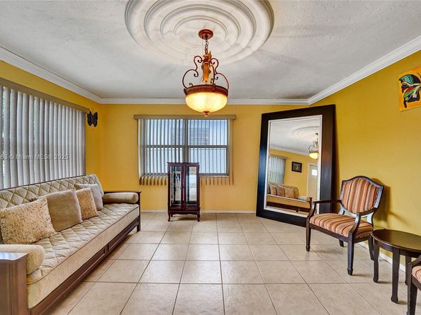 2751 NW 24th Ct, Fort Lauderdale FL 33311