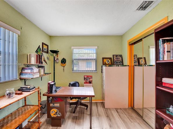 2751 NW 24th Ct, Fort Lauderdale FL 33311