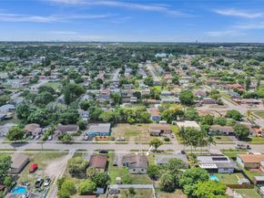 2751 NW 24th Ct, Fort Lauderdale FL 33311