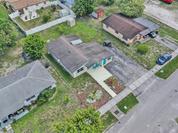 2751 NW 24th Ct, Fort Lauderdale FL 33311