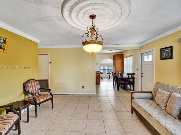 2751 NW 24th Ct, Fort Lauderdale FL 33311
