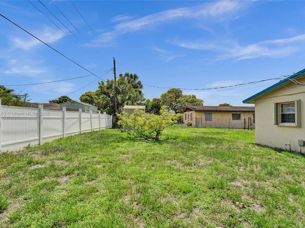 2751 NW 24th Ct, Fort Lauderdale FL 33311