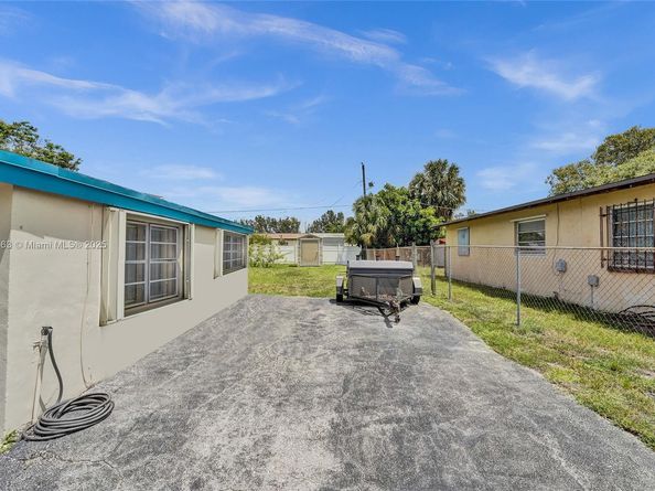 2751 NW 24th Ct, Fort Lauderdale FL 33311