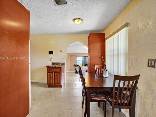 2751 NW 24th Ct, Fort Lauderdale FL 33311