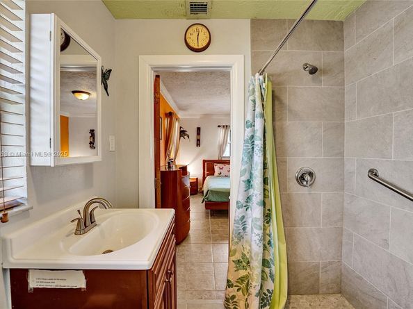 2751 NW 24th Ct, Fort Lauderdale FL 33311