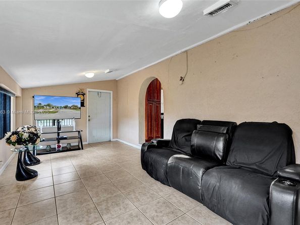 2751 NW 24th Ct, Fort Lauderdale FL 33311